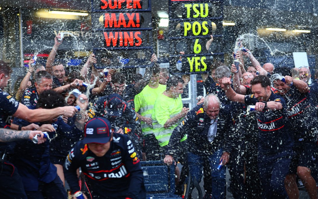 Verstappen Red Bull Shower Baku