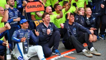 'Lucky bastard' handed Mercedes gift as Oscar Piastri suffers shock Baku crash – RacingNews365 Review